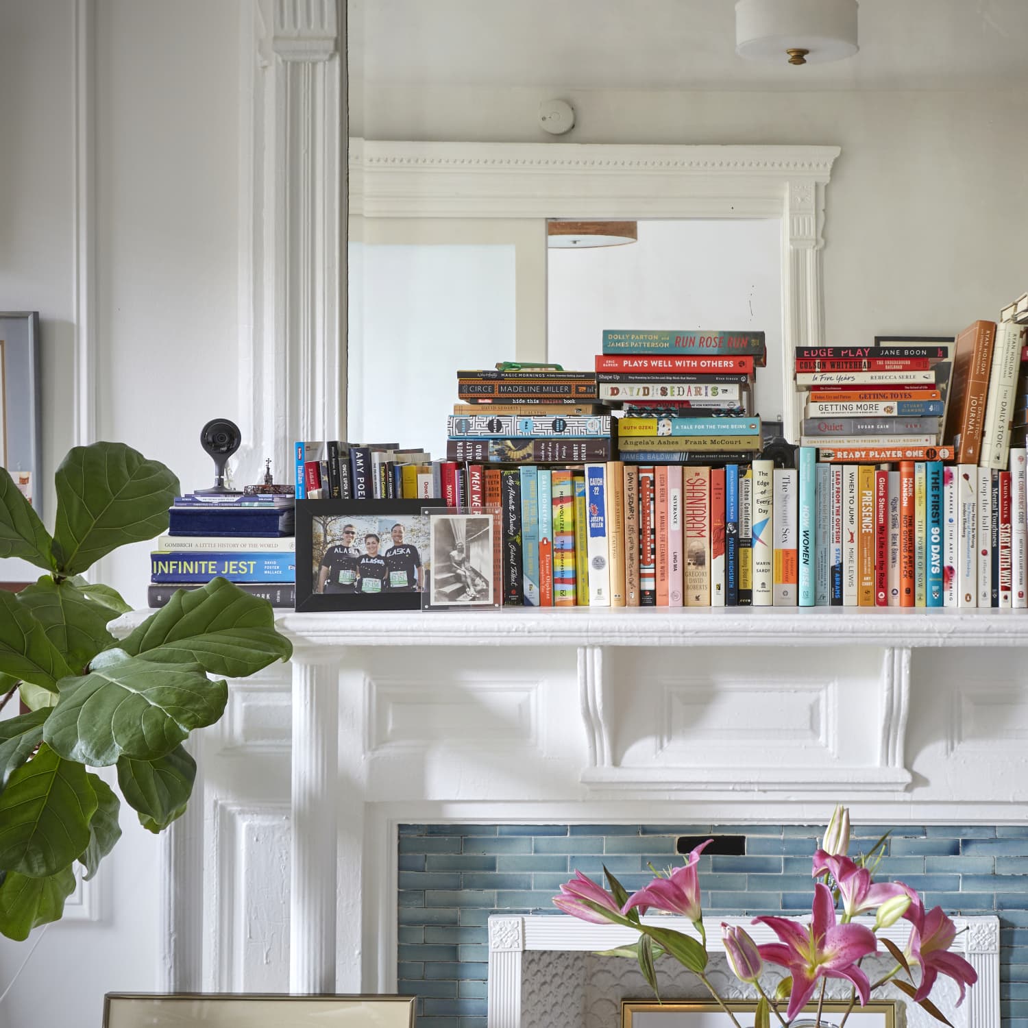 Here s How to Eke Out More Space for Books on a Bookshelf in Style